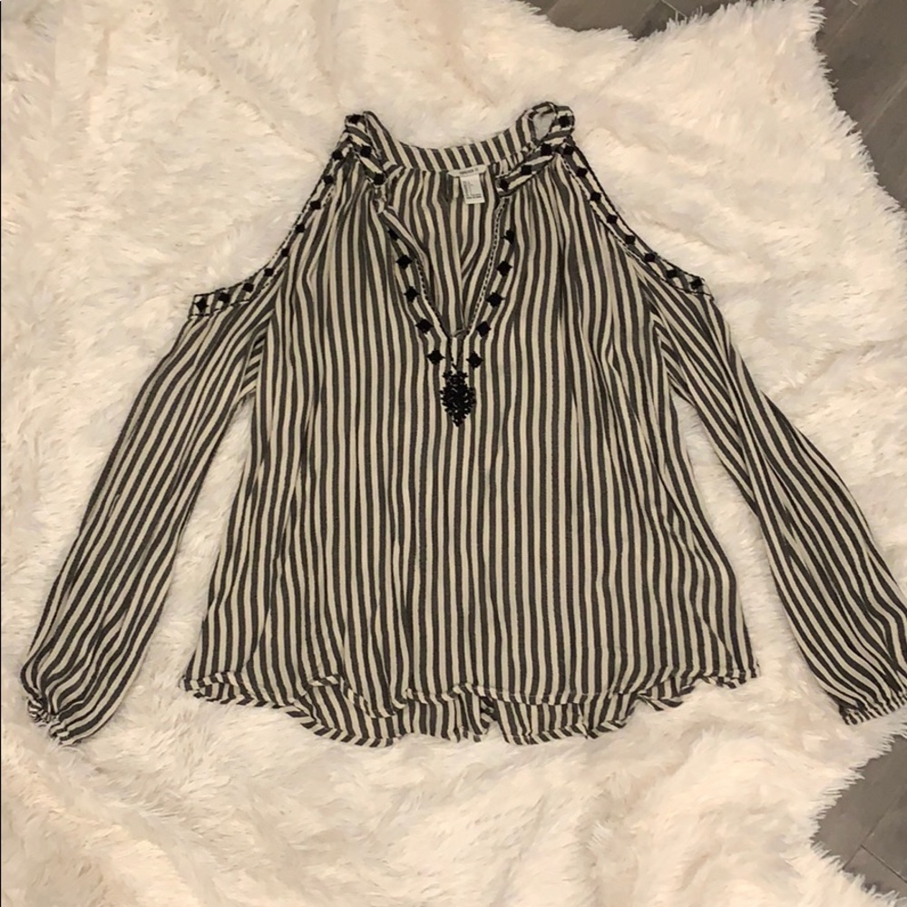 Super cute and trendy cold shoulder peasant top